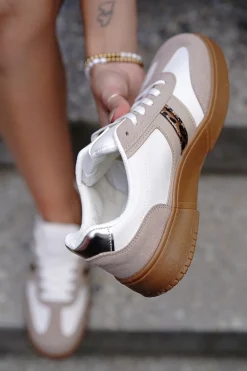 Clearance Beżowe niskie trampki Yumna - biało-beżowe Sneakersy
