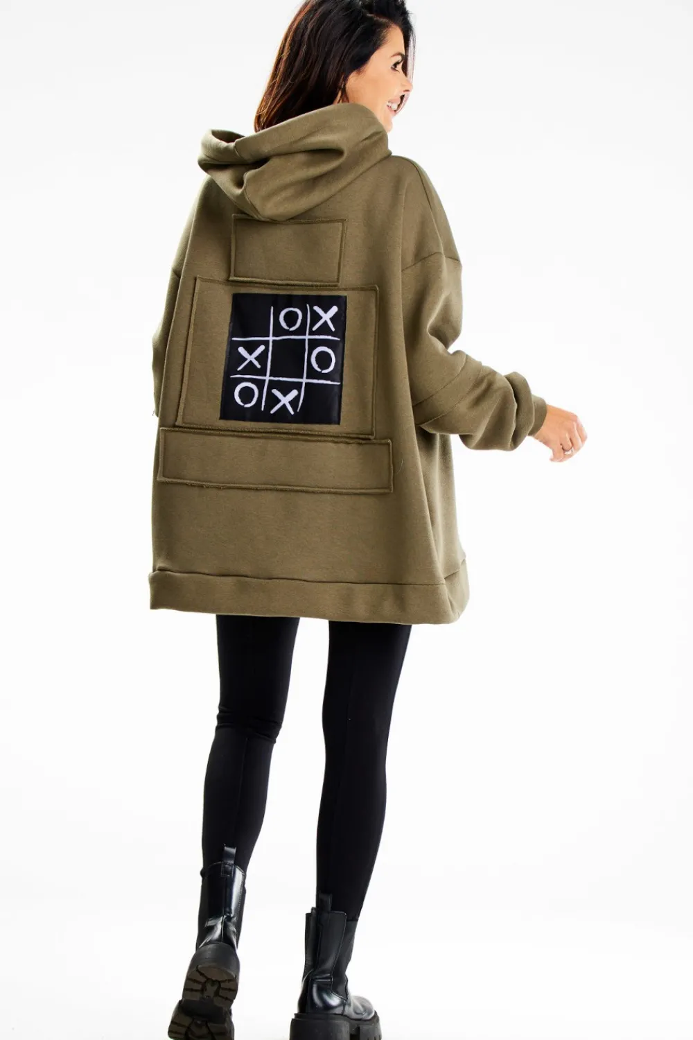 Online Bluza damska z ozdobnymi naszywkami - khaki Odzież Casualowa|Dobry Skład