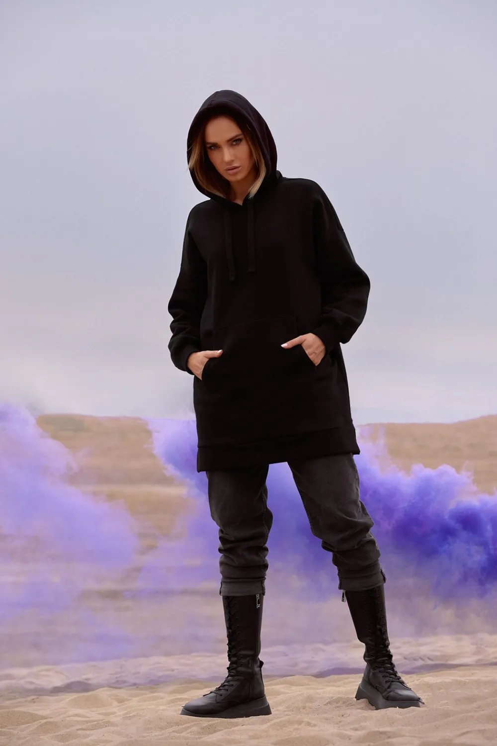 Outlet Bluza oversize z kieszenią typu kangurek - czarna Bluzy