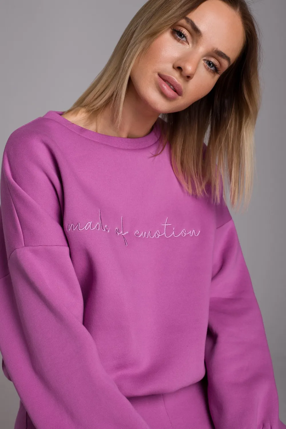 Online Bluza szeroka z haftem - lawendowa Bluzy