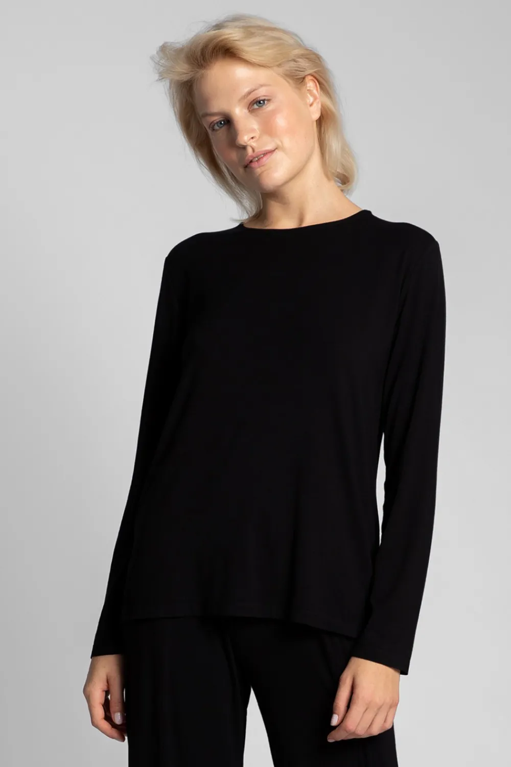 Sale Buzka do pania z wycięcie na pecach - czarna Piżamy