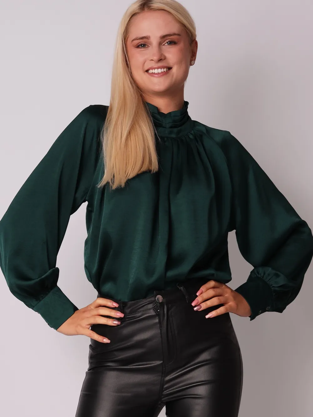 Hot Buzka z uźnyi rękawai i półgofe - zieona Bluzki
