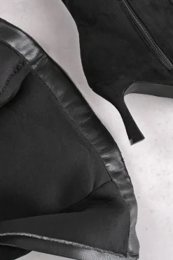 Outlet Buty na cienkim obcasie - czarne Kozaki|Botki