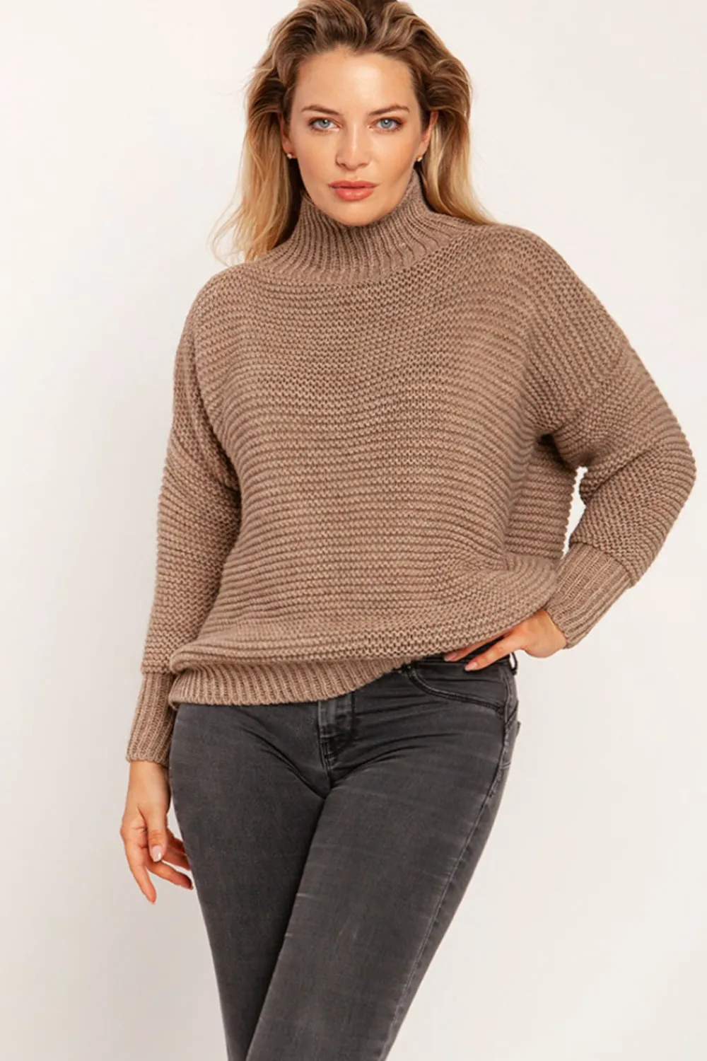 Discount Ciepły sweter z golfem - mocca Swetry