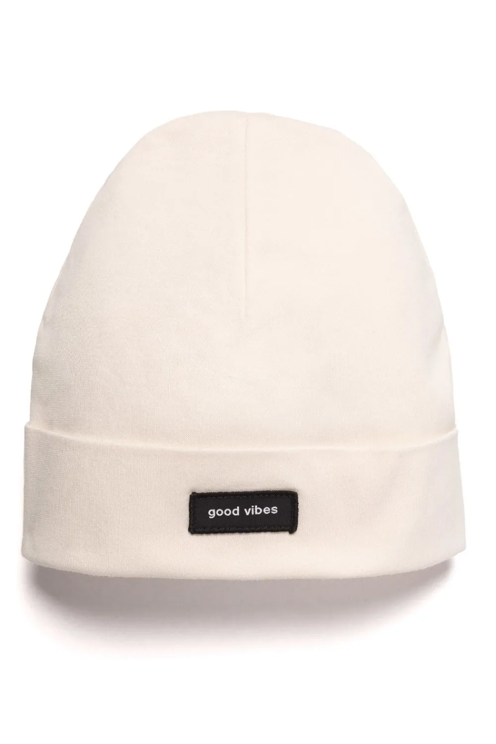 Clearance Czapka beanie unisex z naszywką good vibes - śmietankowa Akcesoria|Dobry Skład