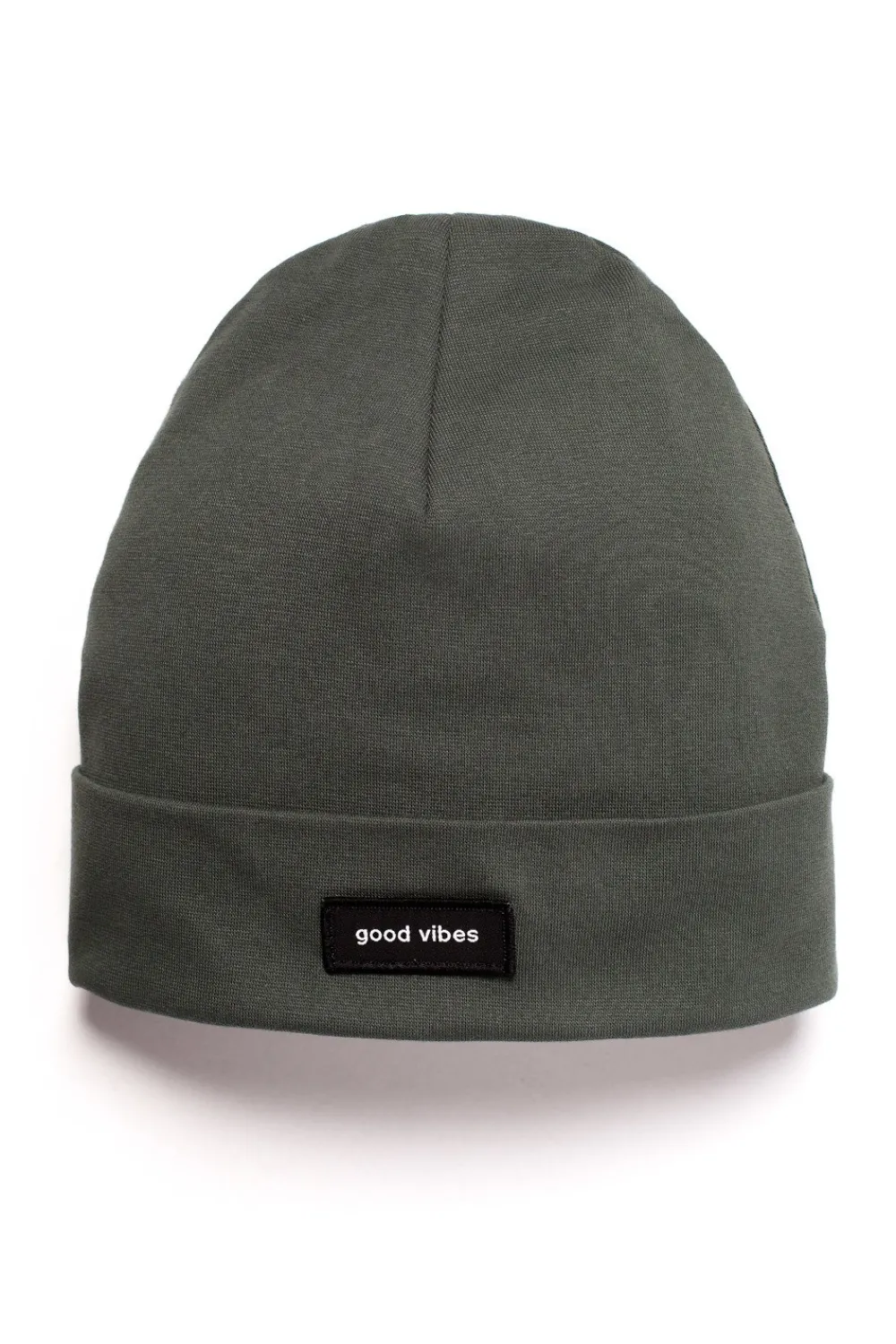 Outlet Czapka beanie unisex z naszywką good vibes - militarno-zielona Akcesoria|Dobry Skład