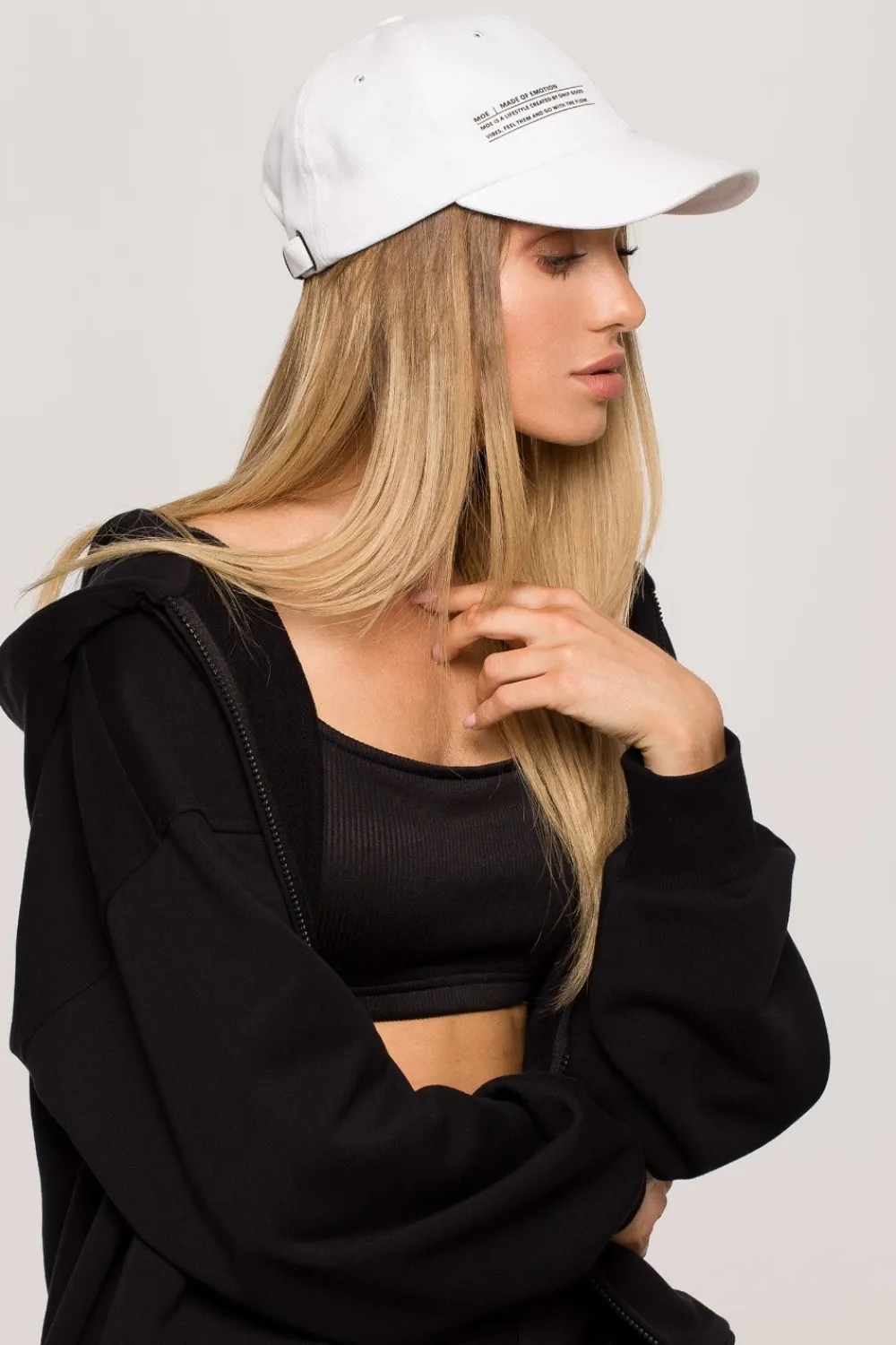Outlet Czapka unisex z daszkiem i nadrukiem - biała Akcesoria