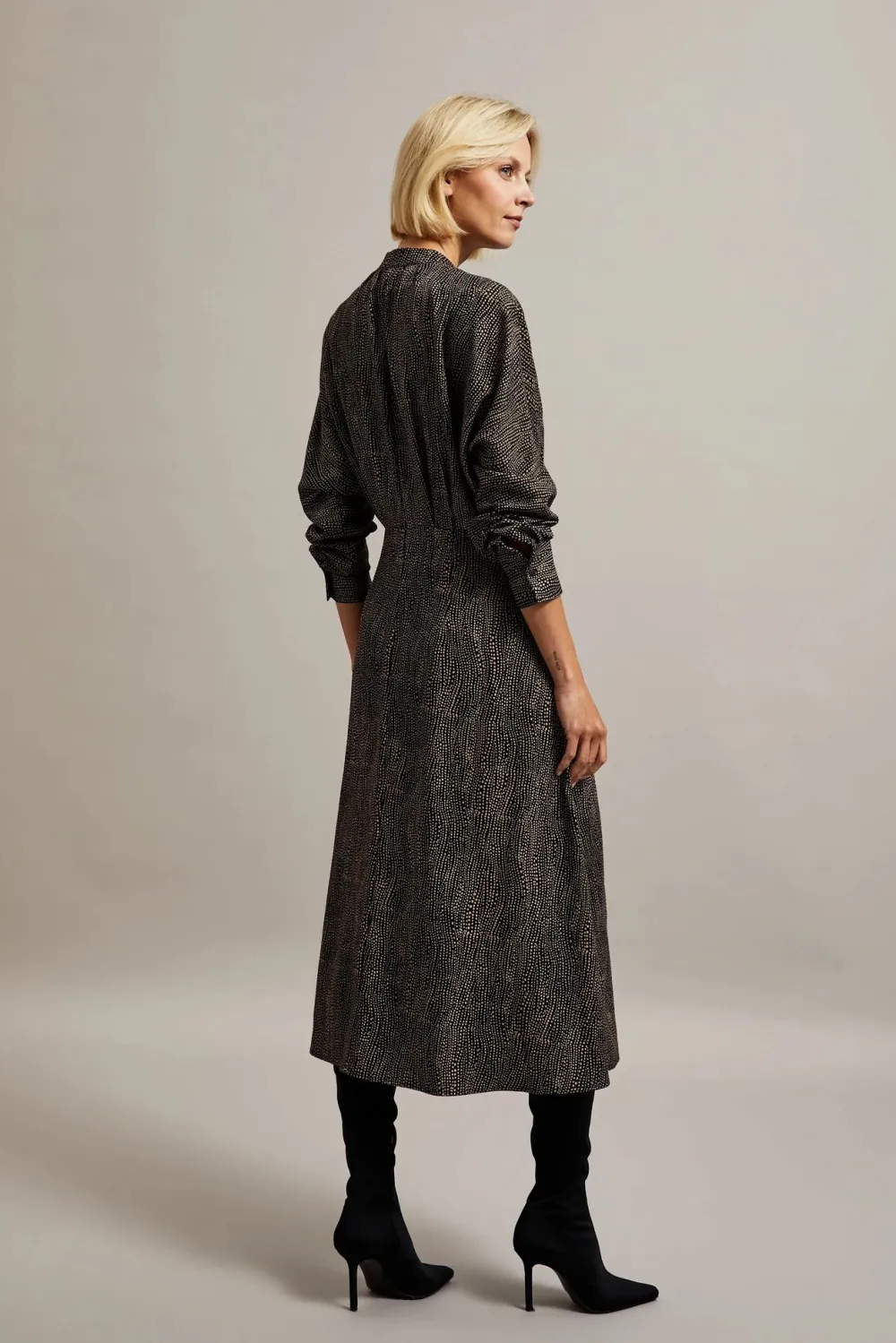 Clearance Elegancka sukienka midi w drobne kropki - czarna Sukienki