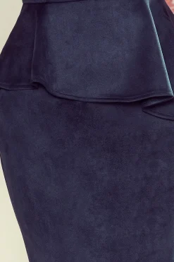 Outlet Elegancka sukienka midi z baskinką - zamsz granatowy Midi|Midi