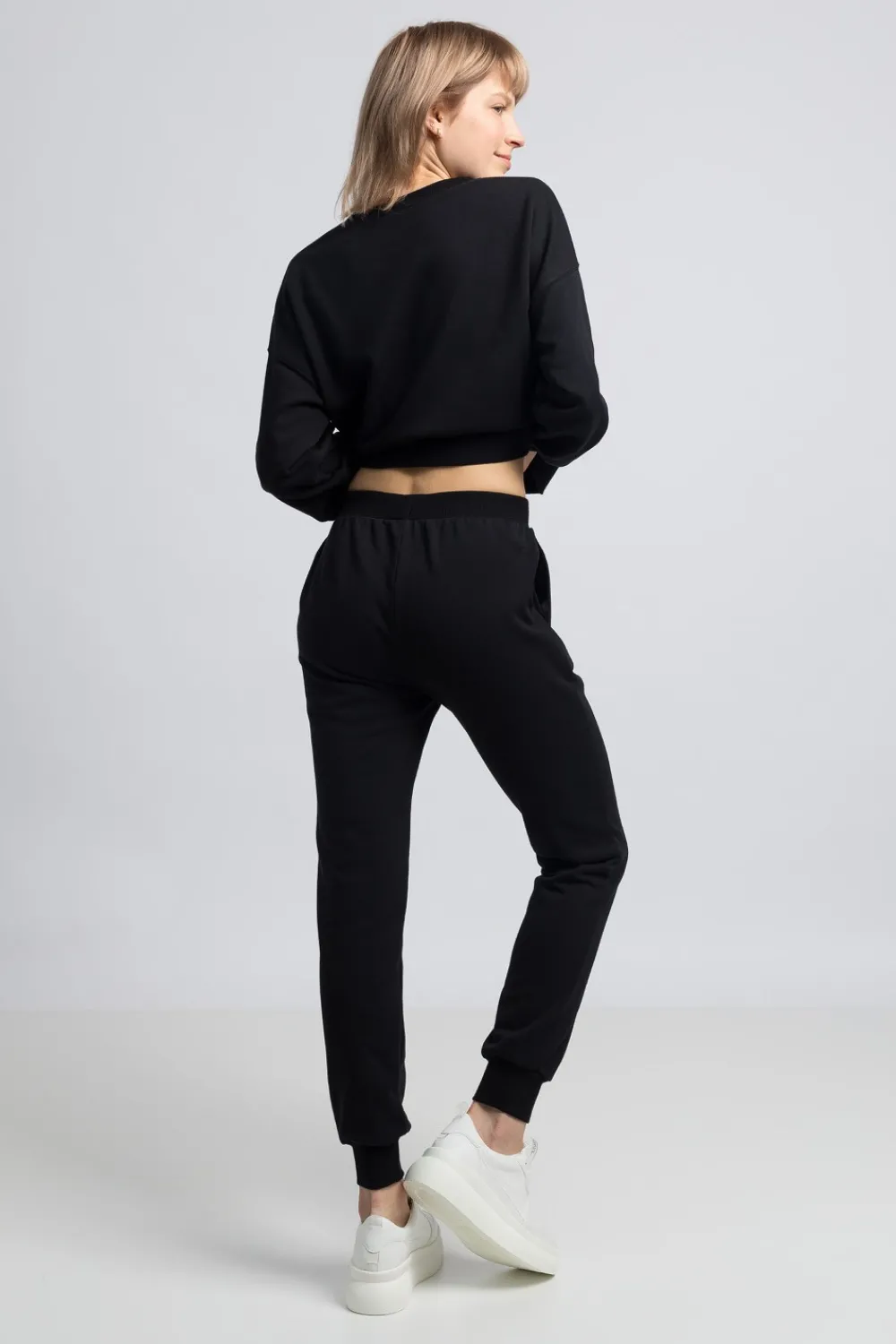 Online Kobiece spodnie joggery ze ściągaczem - czarne Odzież Casualowa|Spodnie