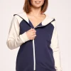 Kolorowa bluza z zamkiem - model 2 Bluzy