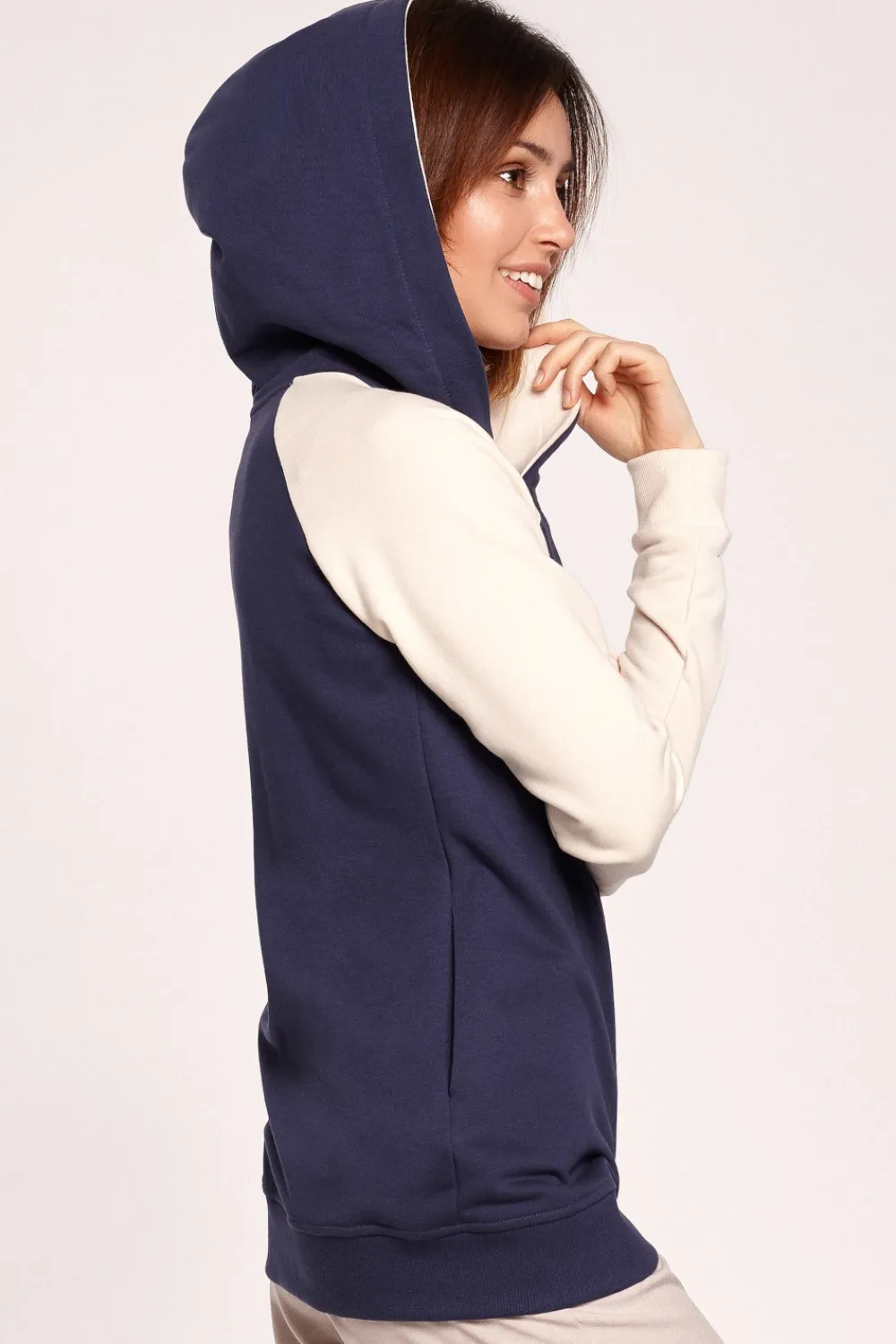 Kolorowa bluza z zamkiem - model 2 Bluzy