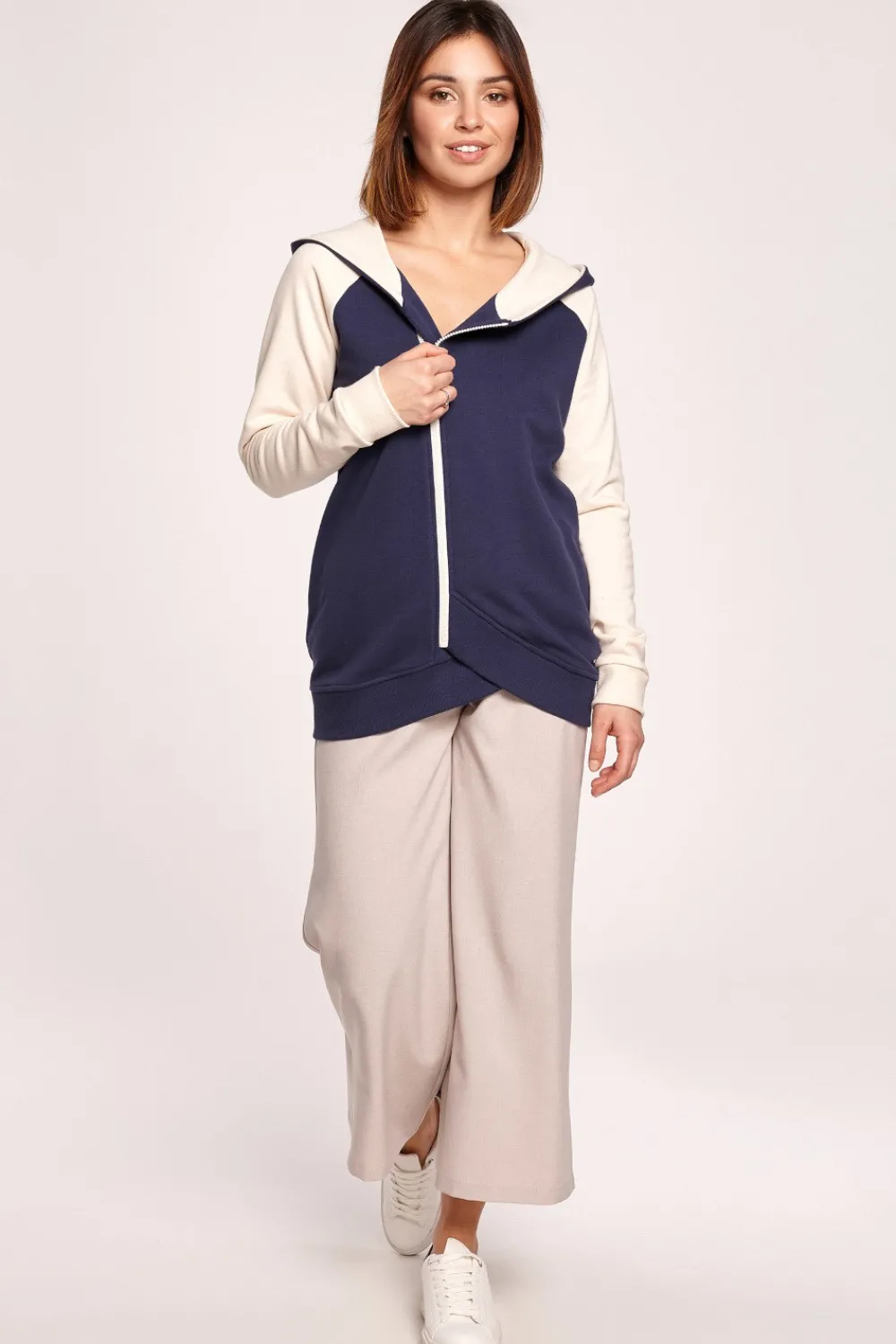 Kolorowa bluza z zamkiem - model 2 Bluzy