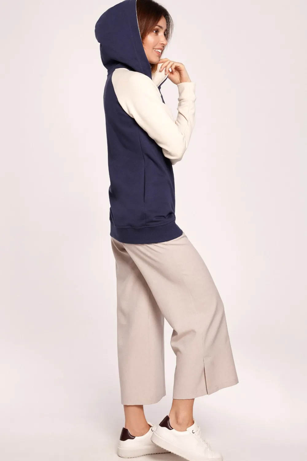 Kolorowa bluza z zamkiem - model 2 Bluzy