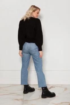 Krótki sweter bez zapięcia - czarny Swetry