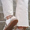 Best Laskowe niskie trampki Kiana - biało Sneakersy