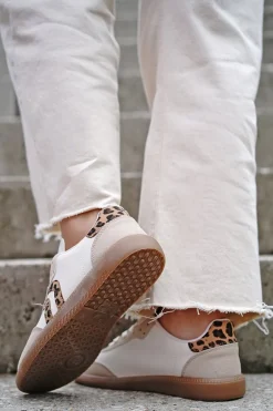 Best Laskowe niskie trampki Kiana - biało Sneakersy