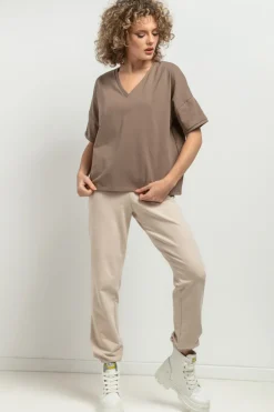 Sale uźny t-hirt z dekote V - cappuccino Odzież Casualowa|Dobry Skład