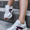 Best Niskie trampki Vera - kremowo-bordowe Sneakersy