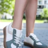 Niskie trampki Yana - beżowo-zielone Sneakersy
