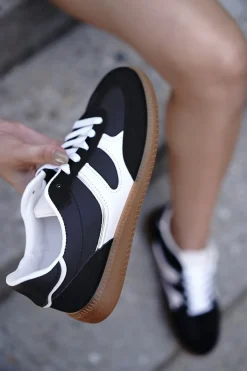 Hot Niskie trampki Yara - czarno-białe Sneakersy