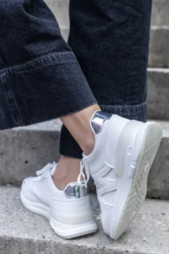 Niskie trampki Crissie - białe Sneakersy