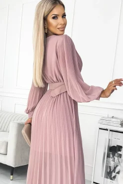 Outlet Plisowana sukienka z paskiem w talii - pudrowa Maxi|Kolory I Printy Sezonu
