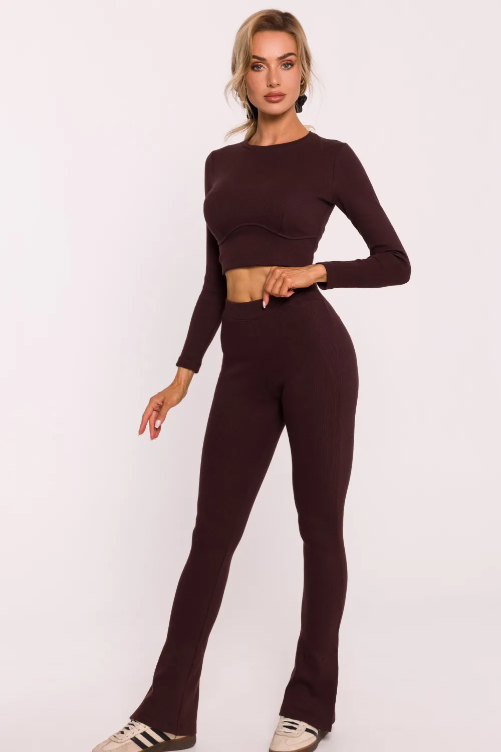 Outlet Prążkowane egginy z rozcięciai – brązowe Legginsy|Odzież Casualowa