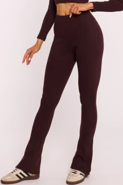Outlet Prążkowane egginy z rozcięciai – brązowe Legginsy|Odzież Casualowa