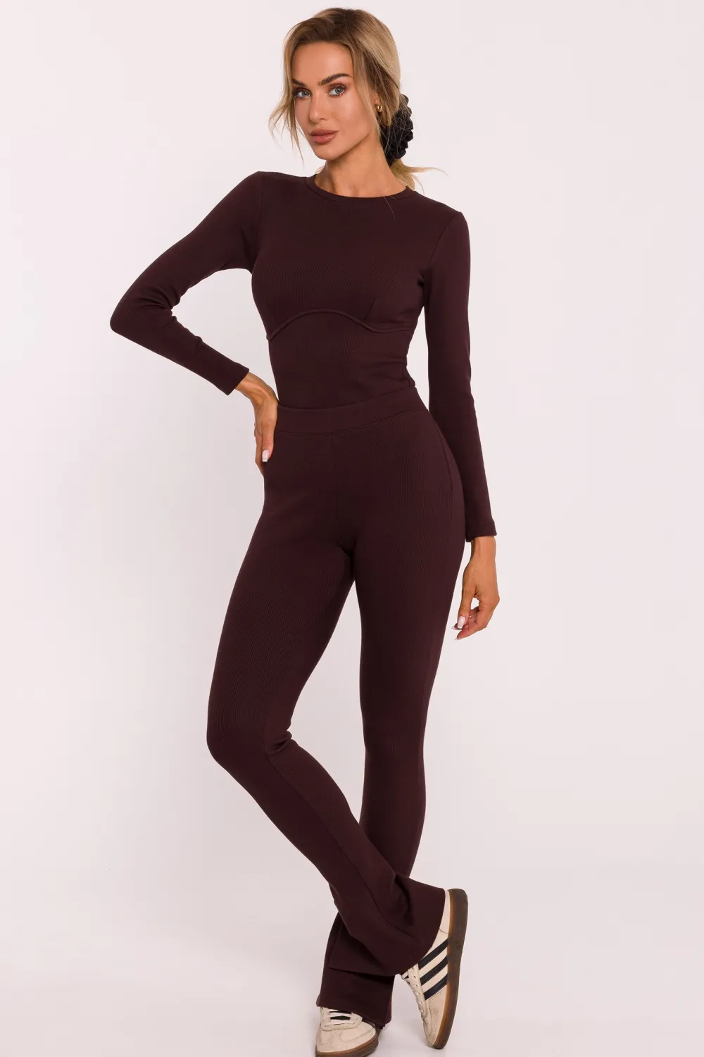 Outlet Prążkowane egginy z rozcięciai – brązowe Legginsy|Odzież Casualowa