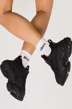 Outlet Skarpety unisex z napisem "good vibes" - białe Akcesoria
