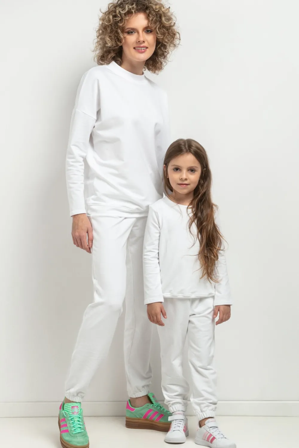 Discount podnie dreowe typu jogger - białe Odzież Casualowa|Dobry Skład