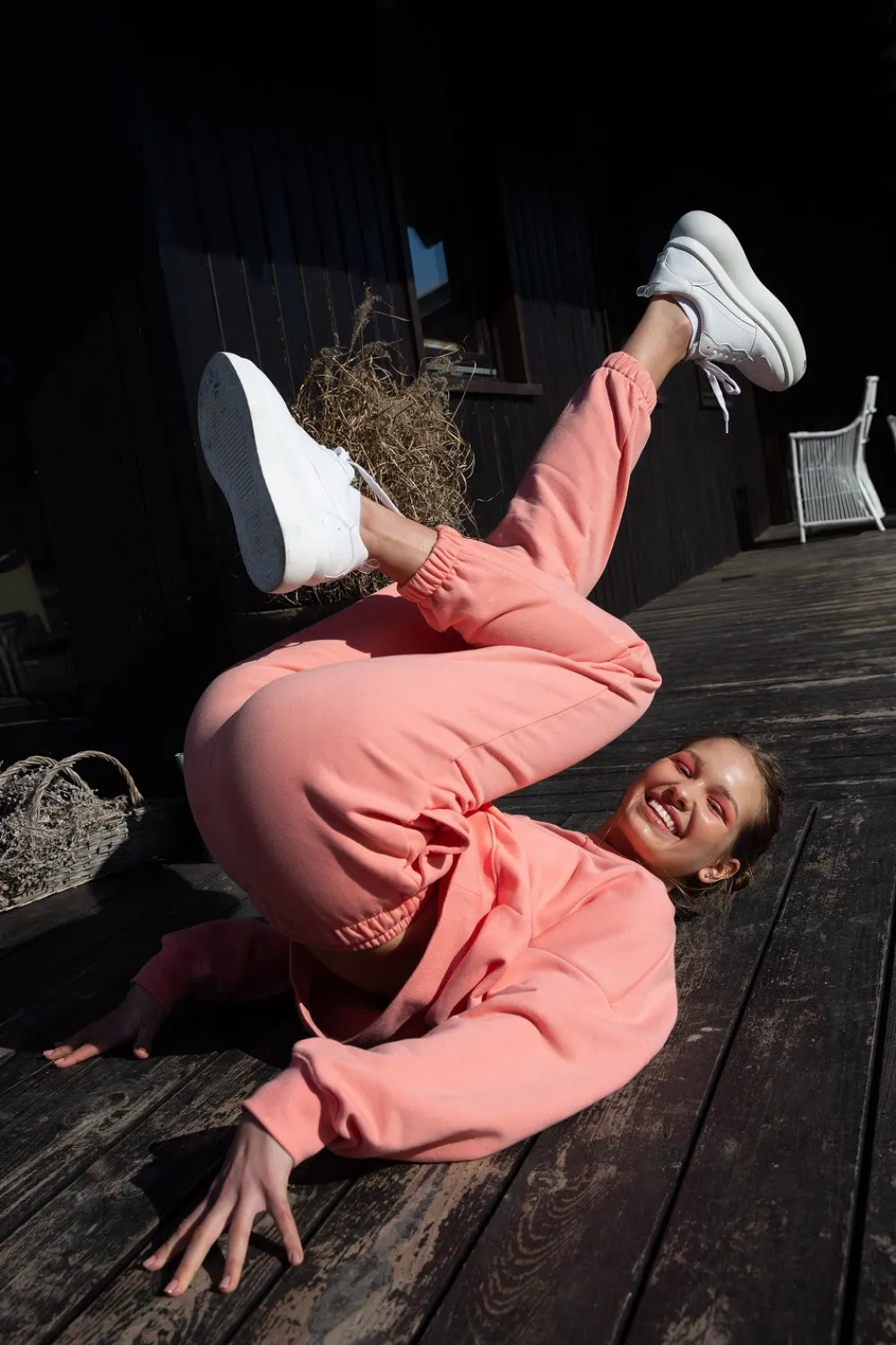 Sale podnie typu joggery - koraowe Odzież Casualowa|Spodnie