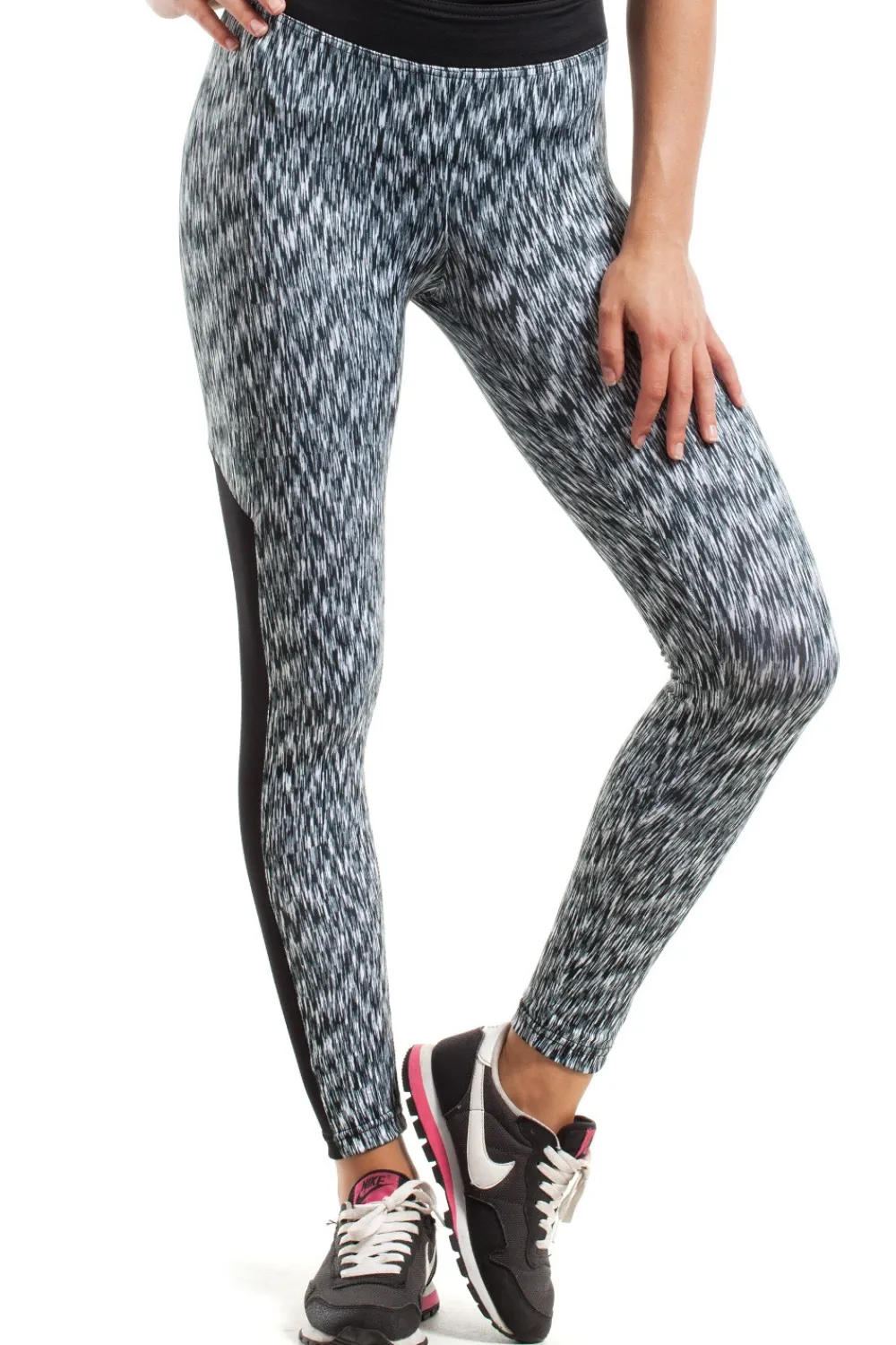 Clearance Sportowe legginsy FIT z czarną wstawką na łydce - model 4 Legginsy
