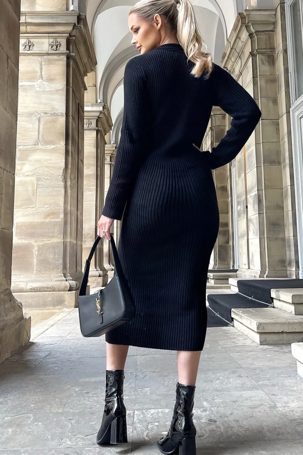Hot ukienka dzianinowa z kołnierzykie - czarna Sukienki