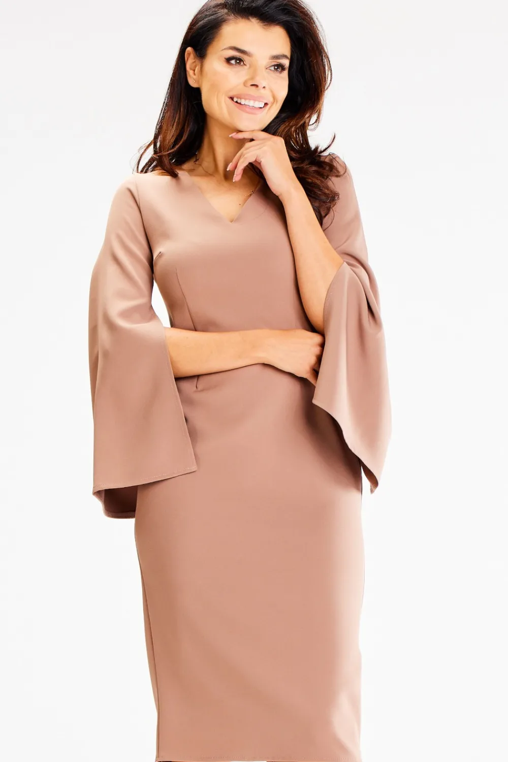 Online ukienka ołówkowa z dekote V - cappuccino Sukienki Koktajlowe|Sukienki
