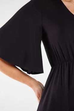 Discount ukienka z guką w taii - czarna Sukienki