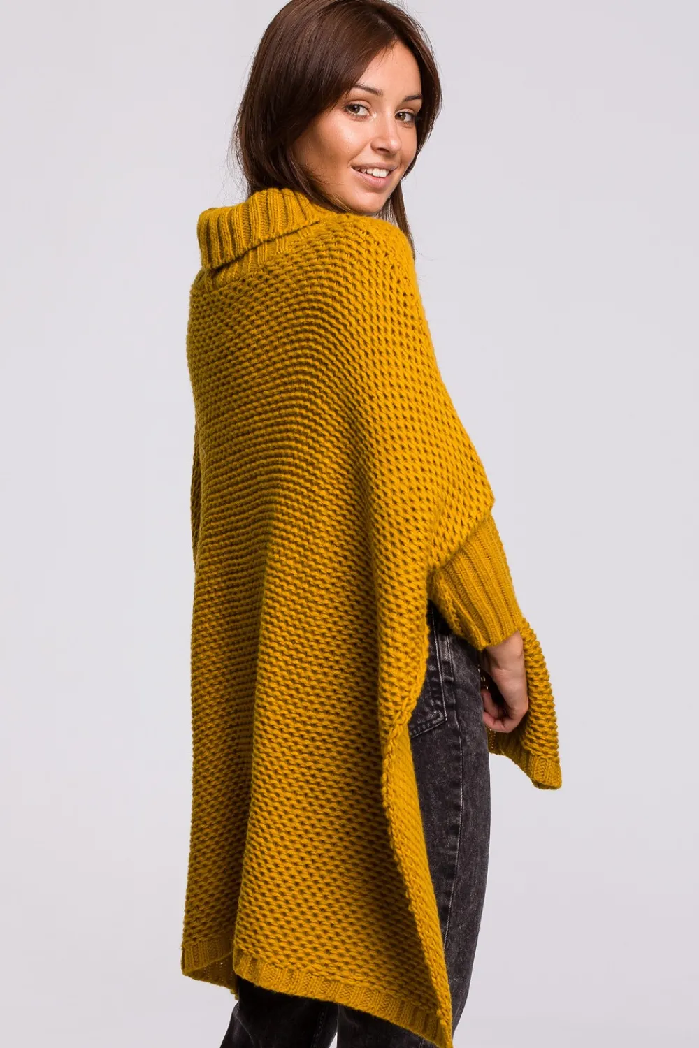 New Sweter ponczo z rękawami i golfem - miodowy Swetry