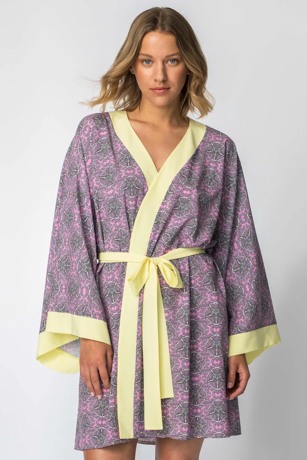 Outlet Szlafrok o kroju kimono z nadrukiem - model 2 Szlafroki