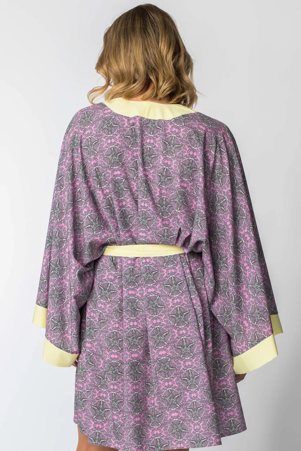 Outlet Szlafrok o kroju kimono z nadrukiem - model 2 Szlafroki