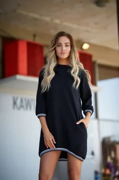 Outlet Tunika z kapture i ściągacze - czarna Sukienki Dzianinowe|Sukienki