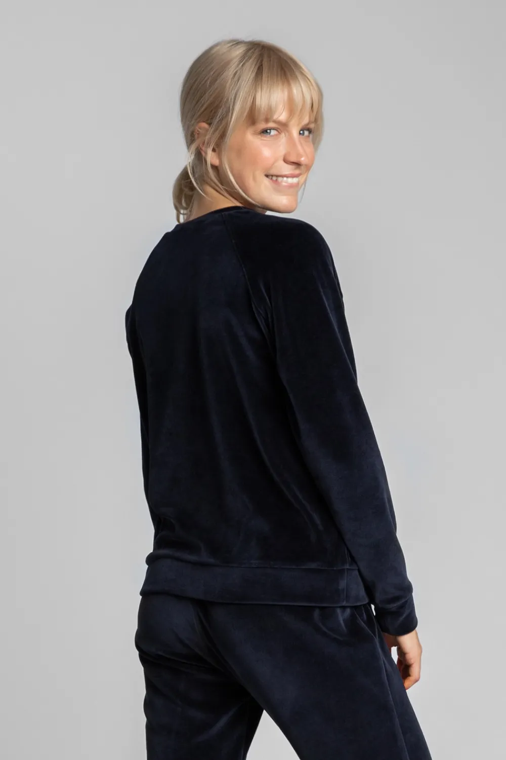 Welurowa bluza z raglanowymi rękawami - granatowa Odzież Casualowa|Bluzy