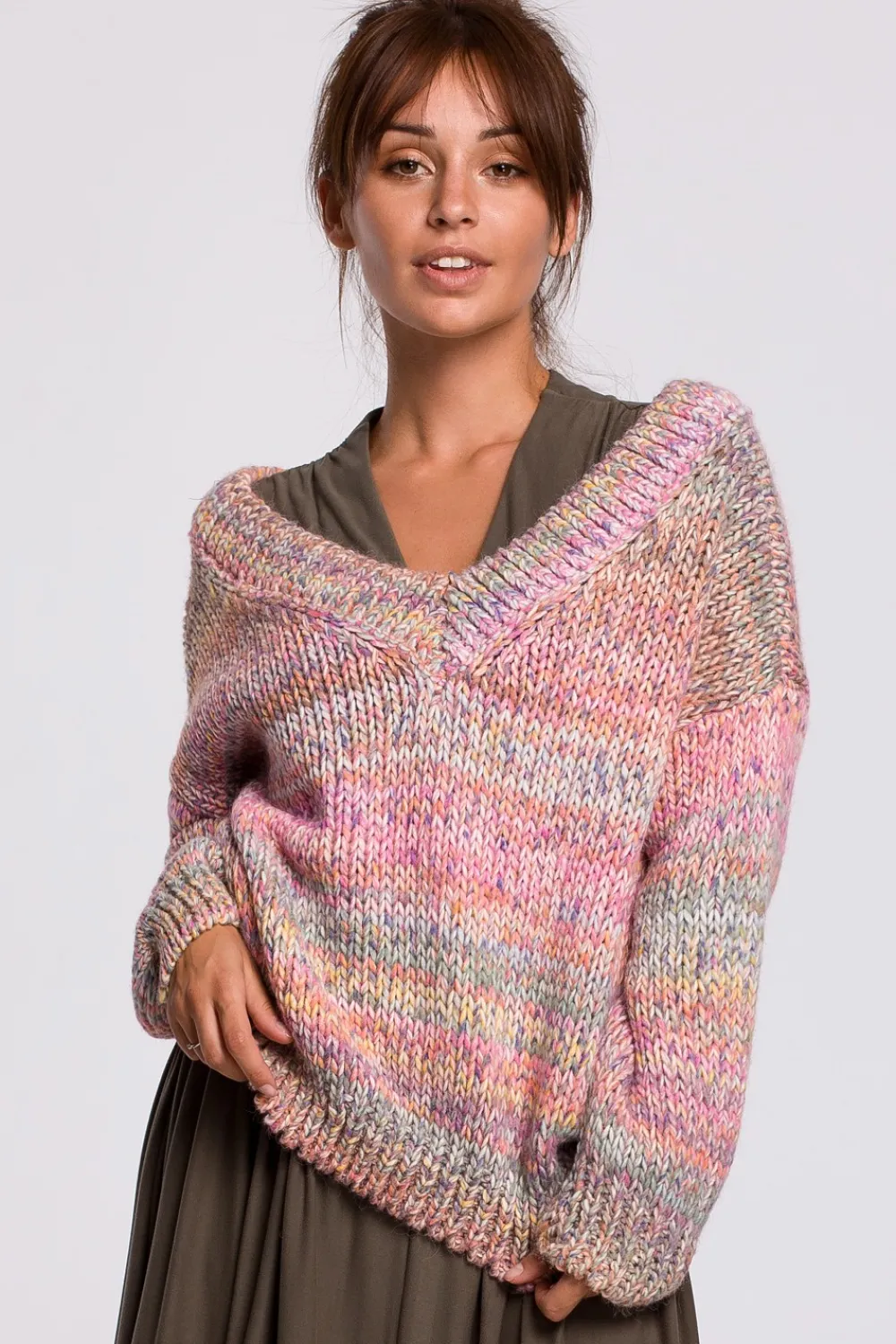 Discount Wielokolorowy sweter z dekoltem V - różowy Swetry