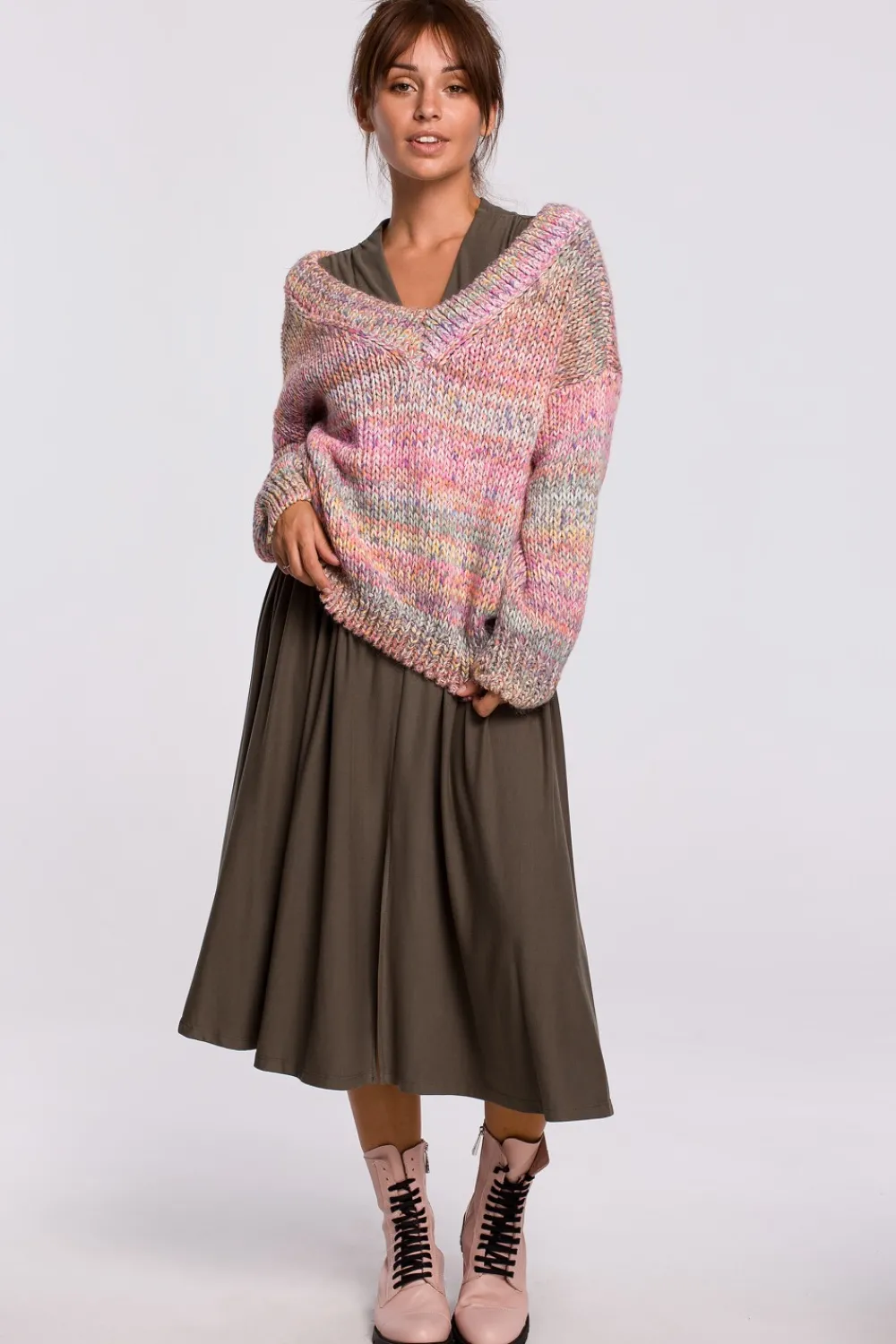 Discount Wielokolorowy sweter z dekoltem V - różowy Swetry