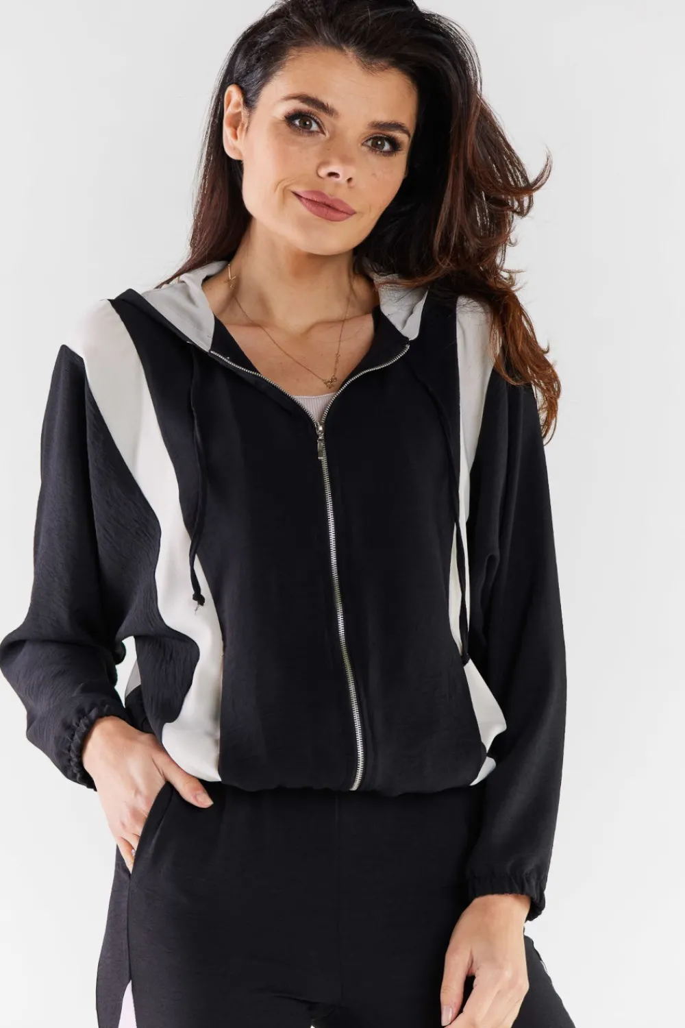 Online Zauwana buza daka z kapture - czarno-beżowa Odzież Casualowa|Bluzy