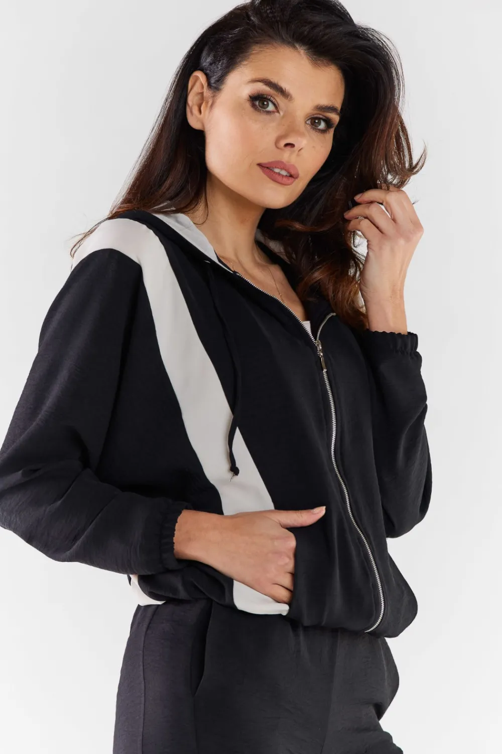 Online Zauwana buza daka z kapture - czarno-beżowa Odzież Casualowa|Bluzy