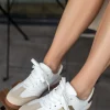 Outlet Złote niskie trampki Mewa - biało-złote Sneakersy